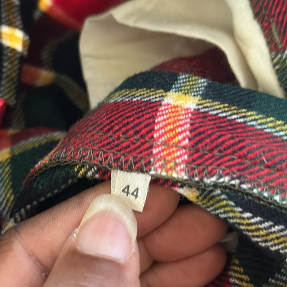 BENETTON Vintage red and green plaid pants. Cuffs at bottom. Size Small. - Picture 6 of 13